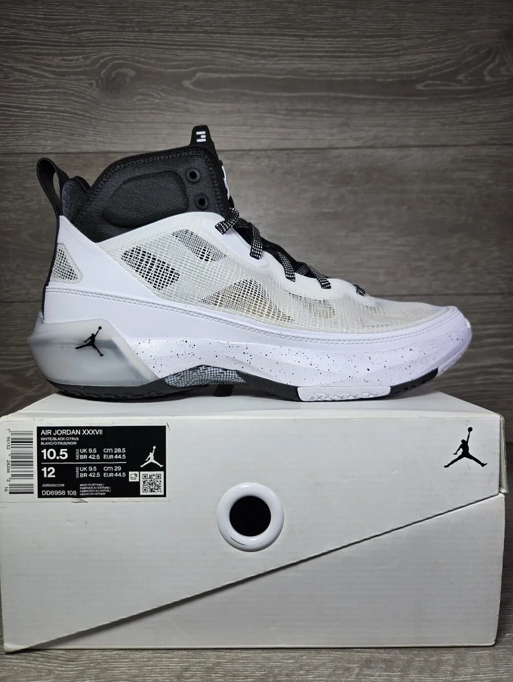 Nike Air Jordan XXXVII 37 Oreo 2022 White / Black Mens Size 10.5 DD6958-108 New